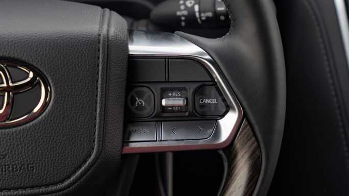 Новый Toyota Land Cruiser 300 Series, 3.4 л, 2025 в Дубае от Milele Черный цвет. Other | AUTO.AE