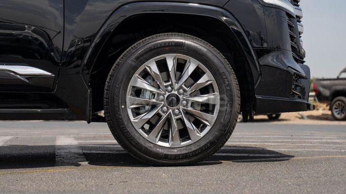 Новый Toyota Land Cruiser 300 Series, 3.4 л, 2025 в Дубае от Milele Черный цвет. Other | AUTO.AE
