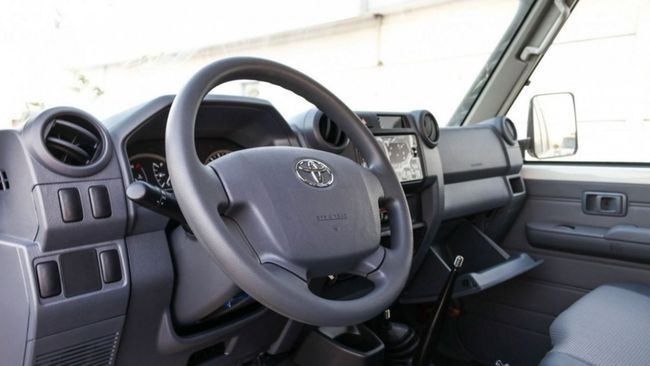 Новый Toyota Land Cruiser 70 Series Рестайлинг 2, 4.5 л, 2024 в Дубае от Falcons GT Motors FZCO Белый цвет. GCC | AUTO.AE