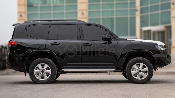 Новый Toyota Land Cruiser 300 Series, 3.3 л, 2024 в Дубае от Milele Черный цвет. Other | AUTO.AE