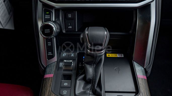 Новый Toyota Land Cruiser 300 Series, 3.4 л, 2025 в Дубае от Milele Черный цвет. Other | AUTO.AE