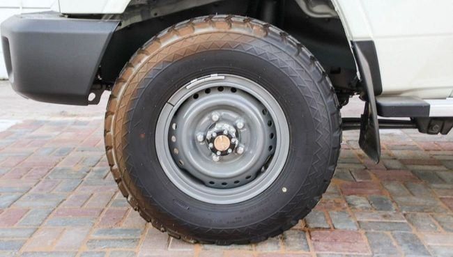 Новый Toyota Land Cruiser 70 Series Рестайлинг 1, 4.2 л, 2023 в Дубае от Falcons GT Motors FZCO Белый цвет. Other | AUTO.AE