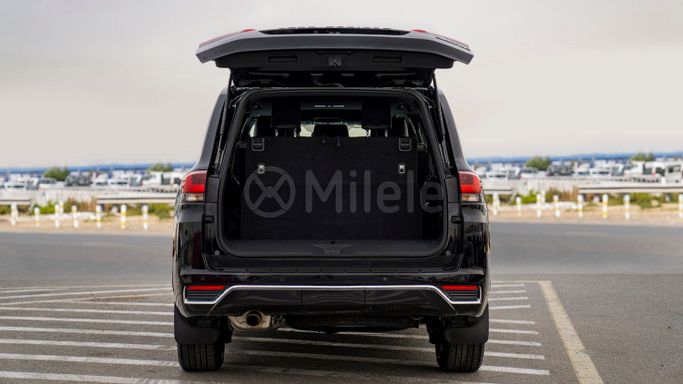 Новый Toyota Land Cruiser 300 Series, 4.0 л, 2024 в Дубае от Milele Черный цвет. Other | AUTO.AE