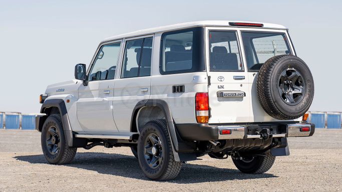 Новый Toyota Land Cruiser 70 Series Рестайлинг 2, 2.8 л, 2024 в Дубае от Milele Белый цвет. Other | AUTO.AE