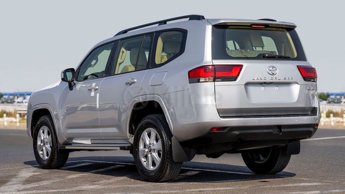 Новый Toyota Land Cruiser 300 Series, 3.3 л, 2024 в Дубае от Milele Серебристый цвет. Other | AUTO.AE