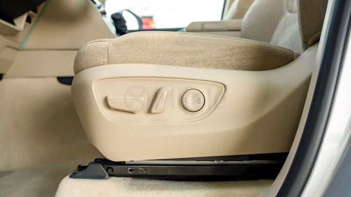 Новый Toyota Land Cruiser 300 Series, 3.3 л, 2024 в Дубае от Milele Серебристый цвет. Other | AUTO.AE