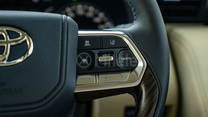 Новый Toyota Land Cruiser 300 Series, 3.4 л, 2024 в Дубае от Milele Белый цвет. Other | AUTO.AE