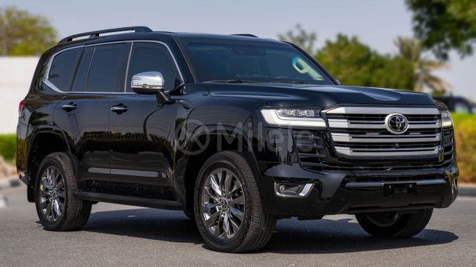 Новый Toyota Land Cruiser 300 Series, 3.4 л, 2023 в Дубае от Milele Черный цвет. Other | AUTO.AE