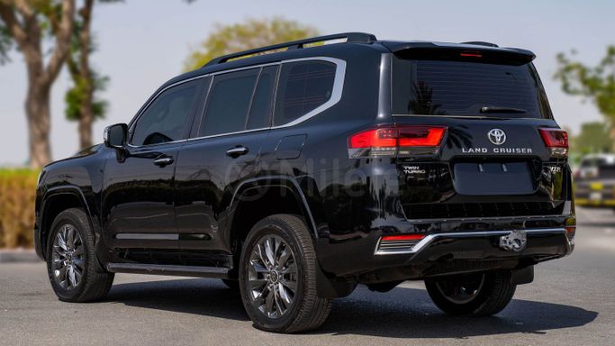 Новый Toyota Land Cruiser 300 Series, 3.4 л, 2023 в Дубае от Milele Черный цвет. Other | AUTO.AE