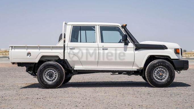 Новый Toyota Land Cruiser 70 Series Рестайлинг 2, 2.8 л, 2024 в Дубае от Milele Белый цвет. Other | AUTO.AE