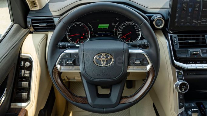 Новый Toyota Land Cruiser 300 Series, 3.3 л, 2024 в Дубае от Milele Серебристый цвет. Other | AUTO.AE