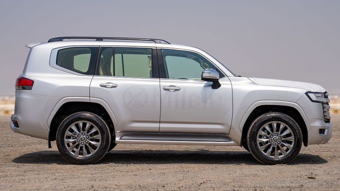 Новый Toyota Land Cruiser 300 Series, 3.3 л, 2024 в Дубае от Milele Серебристый цвет. Other | AUTO.AE