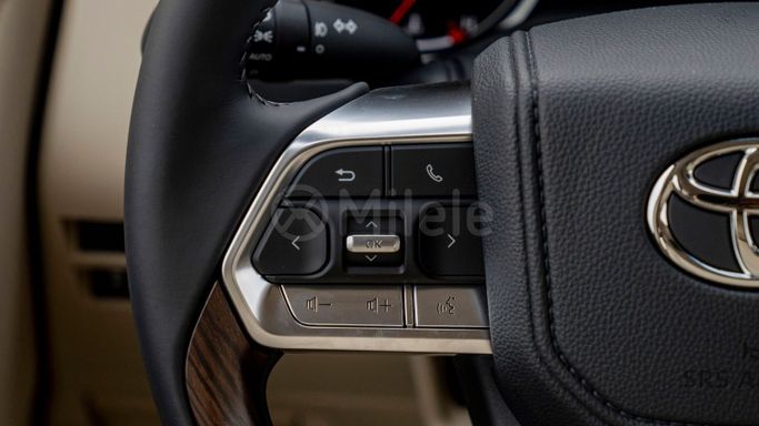 Новый Toyota Land Cruiser 300 Series, 3.3 л, 2024 в Дубае от Milele Белый цвет. Other | AUTO.AE