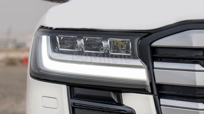 Новый Toyota Land Cruiser 300 Series, 3.3 л, 2024 в Дубае от Milele Белый цвет. Other | AUTO.AE