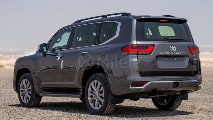 Новый Toyota Land Cruiser 300 Series, 3.3 л, 2024 в Дубае от Milele Серый цвет. Other | AUTO.AE