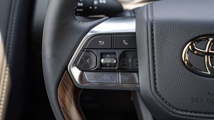 Новый Toyota Land Cruiser 300 Series, 4.0 л, 2024 в Дубае от Milele Черный цвет. Other | AUTO.AE