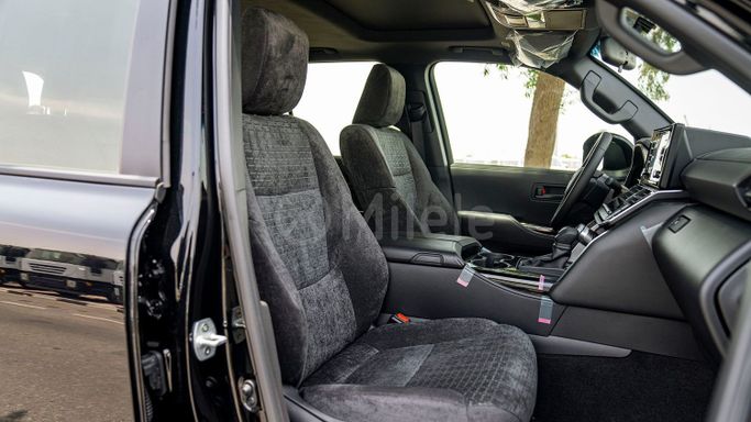 Новый Toyota Land Cruiser 300 Series, 3.3 л, 2024 в Дубае от Milele Черный цвет. Other | AUTO.AE