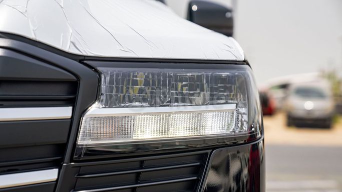 Новый Toyota Land Cruiser 300 Series, 3.3 л, 2024 в Дубае от Milele Черный цвет. Other | AUTO.AE