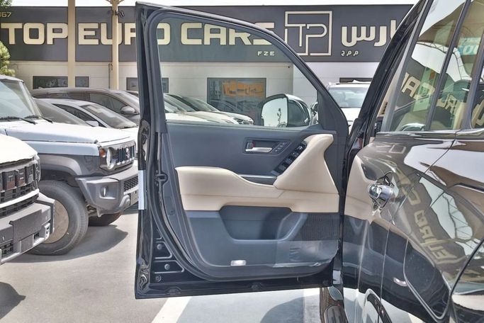 Новый Toyota Land Cruiser 300 Series, 3.4 л, 2025 в Дубае от Top Euro Cars Черный цвет.  | AUTO.AE