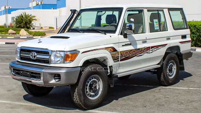 Новый Toyota Land Cruiser 70 Series Рестайлинг 2, 4.5 л, 2023 в Дубае от Falcons GT Motors FZCO Белый цвет. Other | AUTO.AE