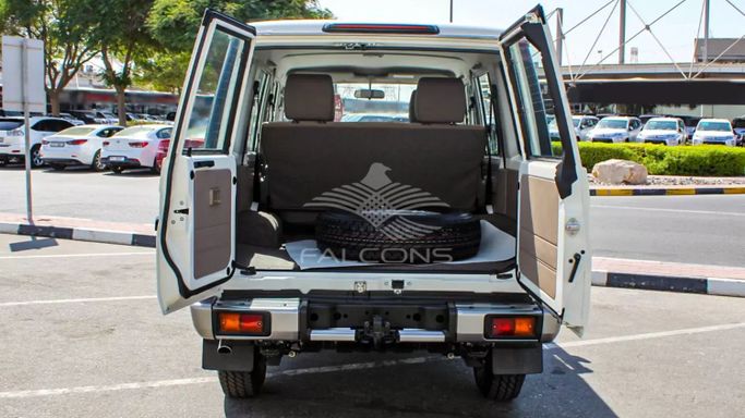 Новый Toyota Land Cruiser 70 Series Рестайлинг 2, 4.5 л, 2023 в Дубае от Falcons GT Motors FZCO Белый цвет. Other | AUTO.AE