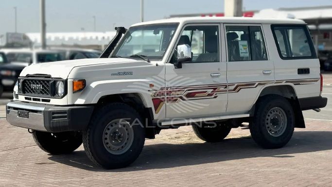 Новый Toyota Land Cruiser 70 Series Рестайлинг 2, 4.5 л, 2024 в Дубае от Falcons GT Motors FZCO Белый цвет. Other | AUTO.AE