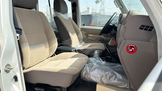 Новый Toyota Land Cruiser 70 Series Рестайлинг 2, 4.5 л, 2024 в Дубае от Falcons GT Motors FZCO Белый цвет. Other | AUTO.AE