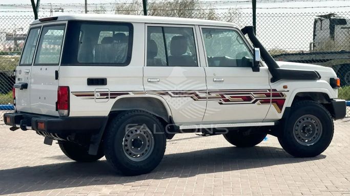 Новый Toyota Land Cruiser 70 Series Рестайлинг 2, 4.5 л, 2024 в Дубае от Falcons GT Motors FZCO Белый цвет. Other | AUTO.AE