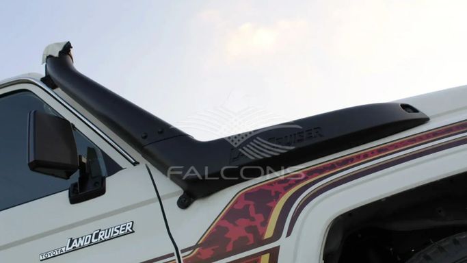 Новый Toyota Land Cruiser 70 Series Рестайлинг 2, 4.0 л, 2023 в Дубае от Falcons GT Motors FZCO Белый цвет. Other | AUTO.AE