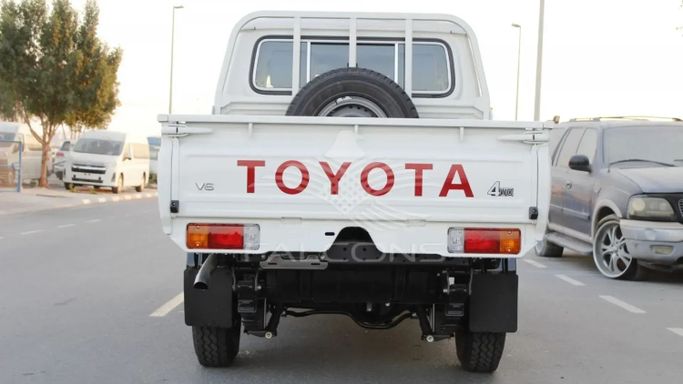 Новый Toyota Land Cruiser 70 Series Рестайлинг 2, 4.0 л, 2023 в Дубае от Falcons GT Motors FZCO Белый цвет. Other | AUTO.AE