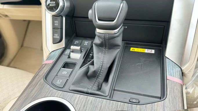 Новый Toyota Land Cruiser 300 Series, 3.4 л, 2024 в Дубае от Falcons GT Motors FZCO Белый цвет. Other | AUTO.AE