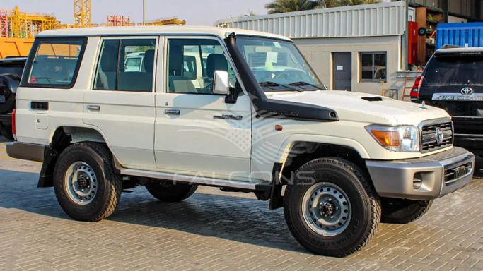 Новый Toyota Land Cruiser 70 Series Рестайлинг 2, 4.5 л, 2023 в Дубае от Falcons GT Motors FZCO Белый цвет. Other | AUTO.AE