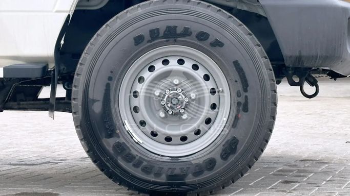 Новый Toyota Land Cruiser 70 Series Рестайлинг 2, 4.5 л, 2023 в Дубае от Falcons GT Motors FZCO Белый цвет. Other | AUTO.AE