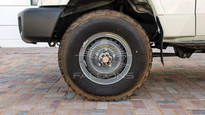 Новый Toyota Land Cruiser 70 Series Рестайлинг 2, 4.5 л, 2023 в Дубае от Falcons GT Motors FZCO Белый цвет. Other | AUTO.AE