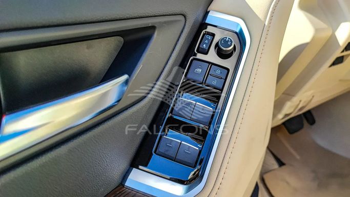 Новый Toyota Land Cruiser 300 Series, 3.3 л, 2025 в Дубае от Falcons GT Motors FZCO Серебристый цвет. Other | AUTO.AE