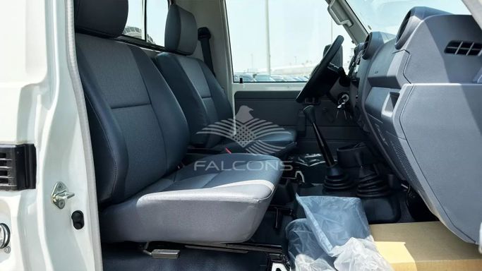 Новый Toyota Land Cruiser 70 Series Рестайлинг 2, 4.5 л, 2025 в Дубае от Falcons GT Motors FZCO Белый цвет. Other | AUTO.AE