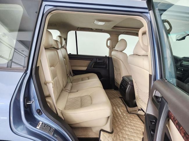 Used Toyota Land Cruiser 200 Series, 4.0 l, 2011 in Dubai by Gulf Motors, Blue color. GCC Specs | AUTO.AE