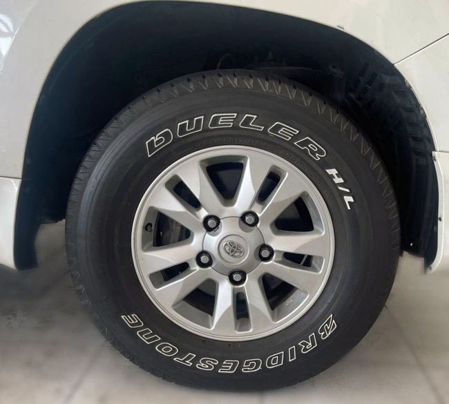 Подержанный Toyota Land Cruiser 200 Series, 4.0 л, 2010 в Дубае от Gulf Motors Белый цвет. GCC | AUTO.AE