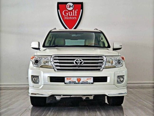 Used Toyota Land Cruiser 200 Series Facelift 1, 5.7 l, 2013 in Dubai by Gulf Motors, White color. GCC Specs | AUTO.AE