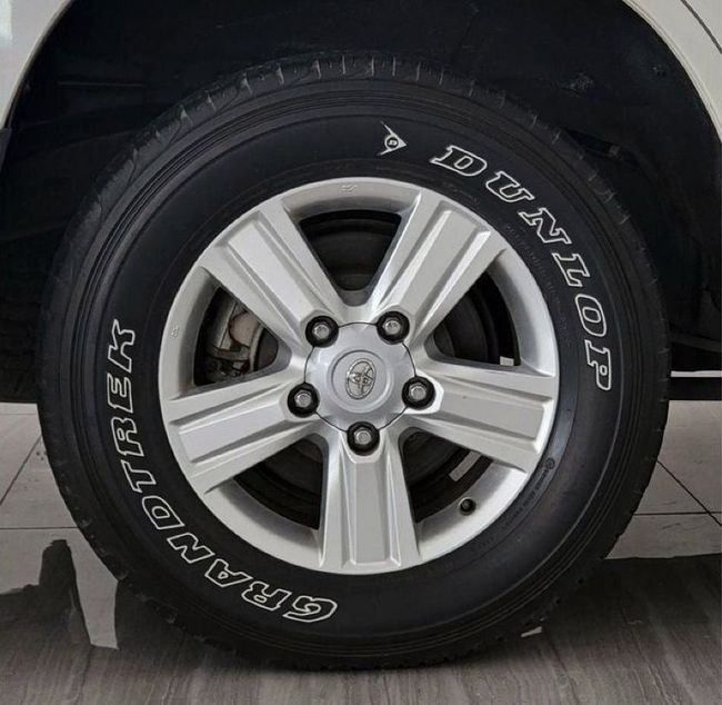 Used Toyota Land Cruiser 200 Series Facelift 1, 5.7 l, 2013 in Dubai by Gulf Motors, White color. GCC Specs | AUTO.AE