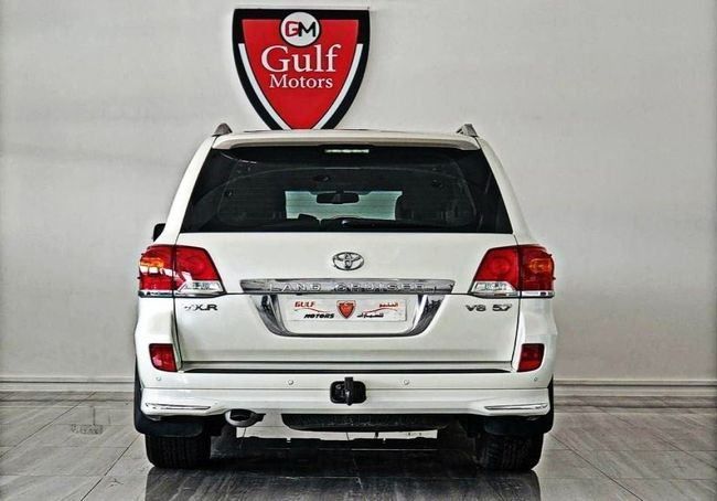 Used Toyota Land Cruiser 200 Series Facelift 1, 5.7 l, 2013 in Dubai by Gulf Motors, White color. GCC Specs | AUTO.AE