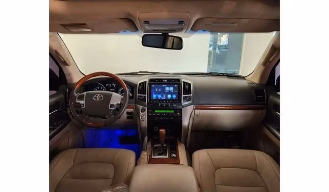 Подержанный Toyota Land Cruiser 200 Series Рестайлинг 1, 5.7 л, 2012 в Дубае от Gulf Motors Черный цвет. GCC | AUTO.AE