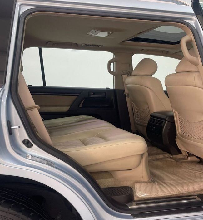 Подержанный Toyota Land Cruiser 200 Series, 4.0 л, 2011 в Дубае от Gulf Motors Синий цвет. GCC | AUTO.AE