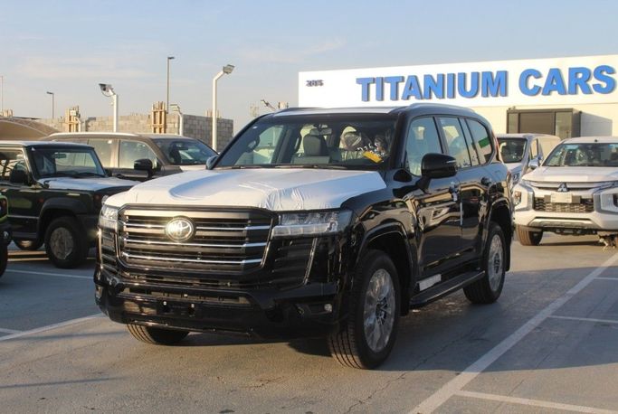 Новый Toyota Land Cruiser 300 Series, 3.4 л, 2023 в Дубае от Titanum Cars Черный цвет. Other | AUTO.AE