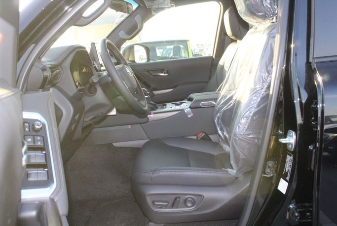 Новый Toyota Land Cruiser 300 Series, 3.4 л, 2023 в Дубае от Titanum Cars Черный цвет. Other | AUTO.AE