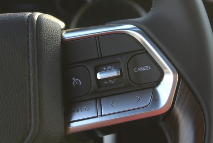 Новый Toyota Land Cruiser 300 Series, 3.4 л, 2023 в Дубае от Titanum Cars Черный цвет. Other | AUTO.AE