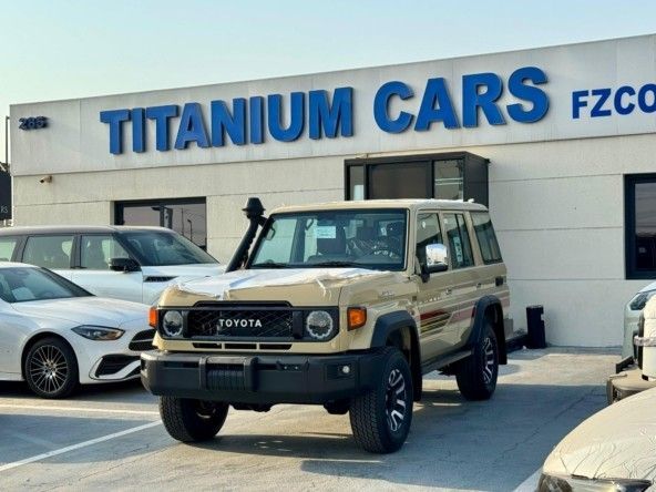 Новый Toyota Land Cruiser 70 Series Рестайлинг 2, 2.8 л, 2025 в Дубае от Titanum Cars Коричневый цвет. Other | AUTO.AE