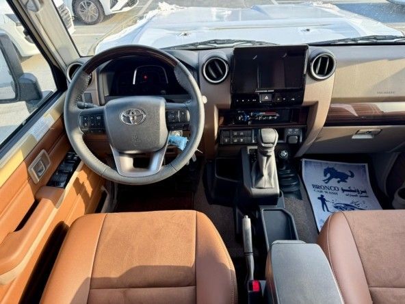 Новый Toyota Land Cruiser 70 Series Рестайлинг 2, 2.8 л, 2025 в Дубае от Titanum Cars Коричневый цвет. Other | AUTO.AE