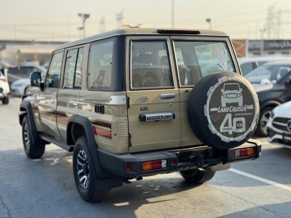 Новый Toyota Land Cruiser 70 Series Рестайлинг 2, 2.8 л, 2025 в Дубае от Titanum Cars Коричневый цвет. Other | AUTO.AE