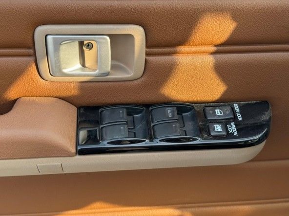 Новый Toyota Land Cruiser 70 Series Рестайлинг 2, 2.8 л, 2025 в Дубае от Titanum Cars Бежевый цвет. Other | AUTO.AE